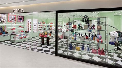 prada paris printemps woman paris|Prada opens a new store in Paris .